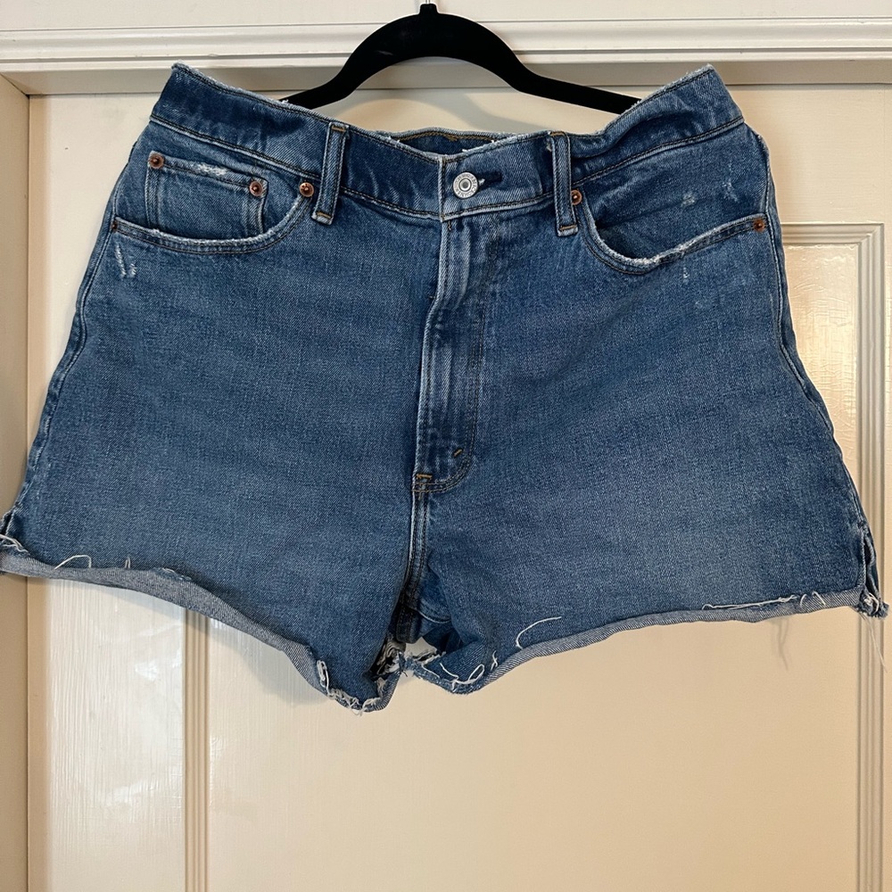 AF 4” high rise mom short 31 curve love